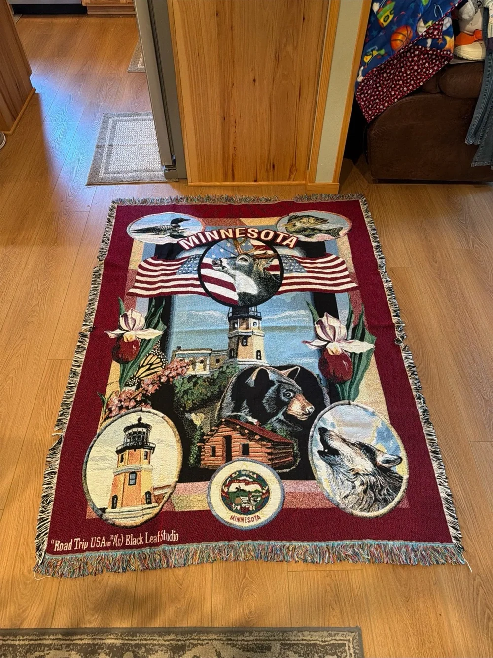 Minnesota Scenic Tapestry Throw Blanket - Maroon